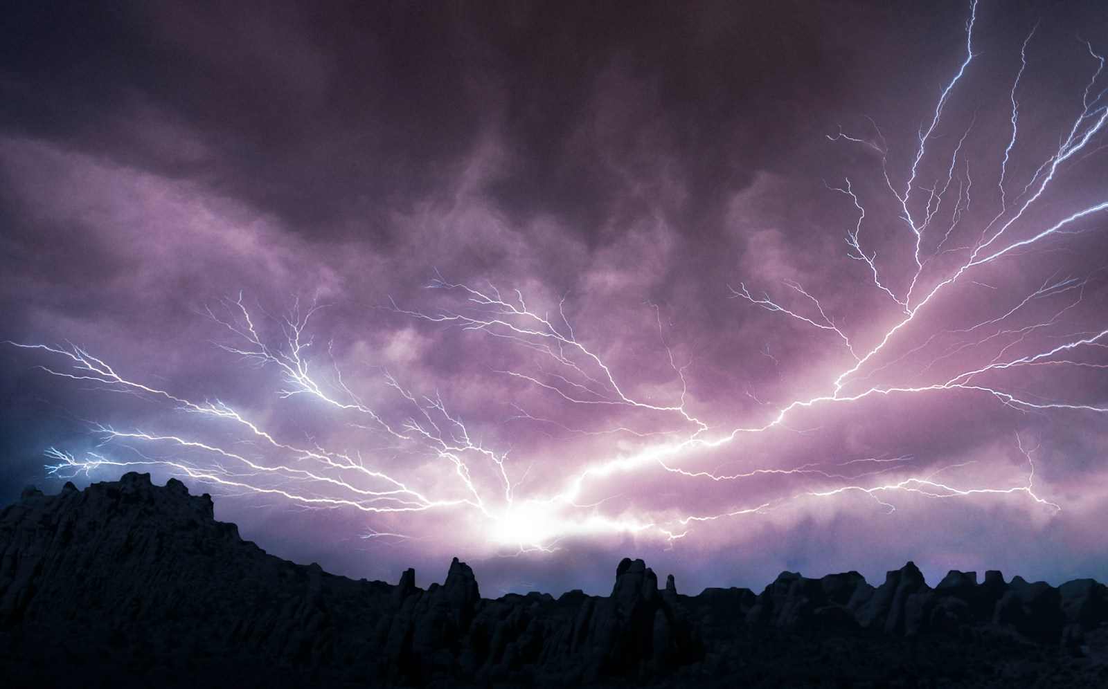 Lightning Strikes! Prepare, Don’t Fear: A Guide to Lightning Safety and Awareness